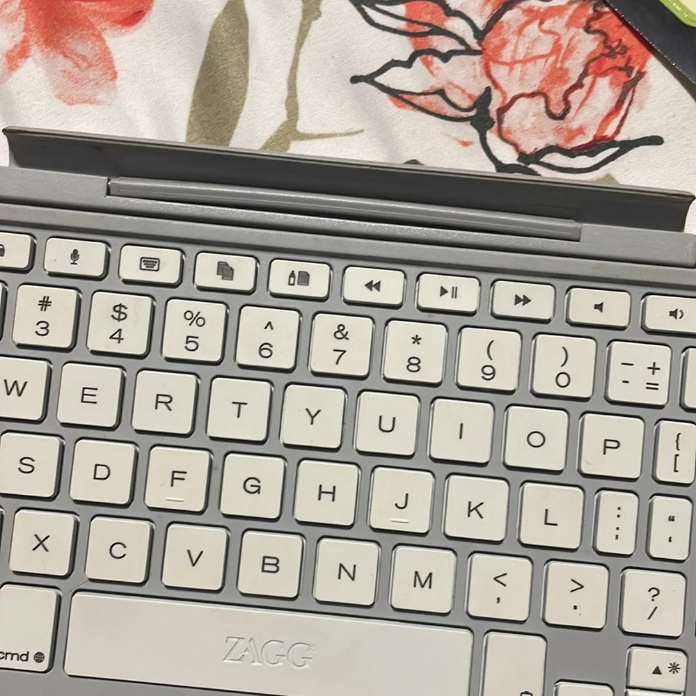 Tablet Bluetooth keyboard